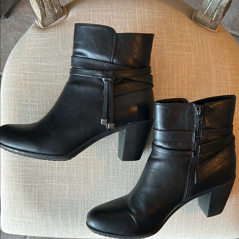 Croft & Barrow Black Ankle Boot - Picture 3 of 12